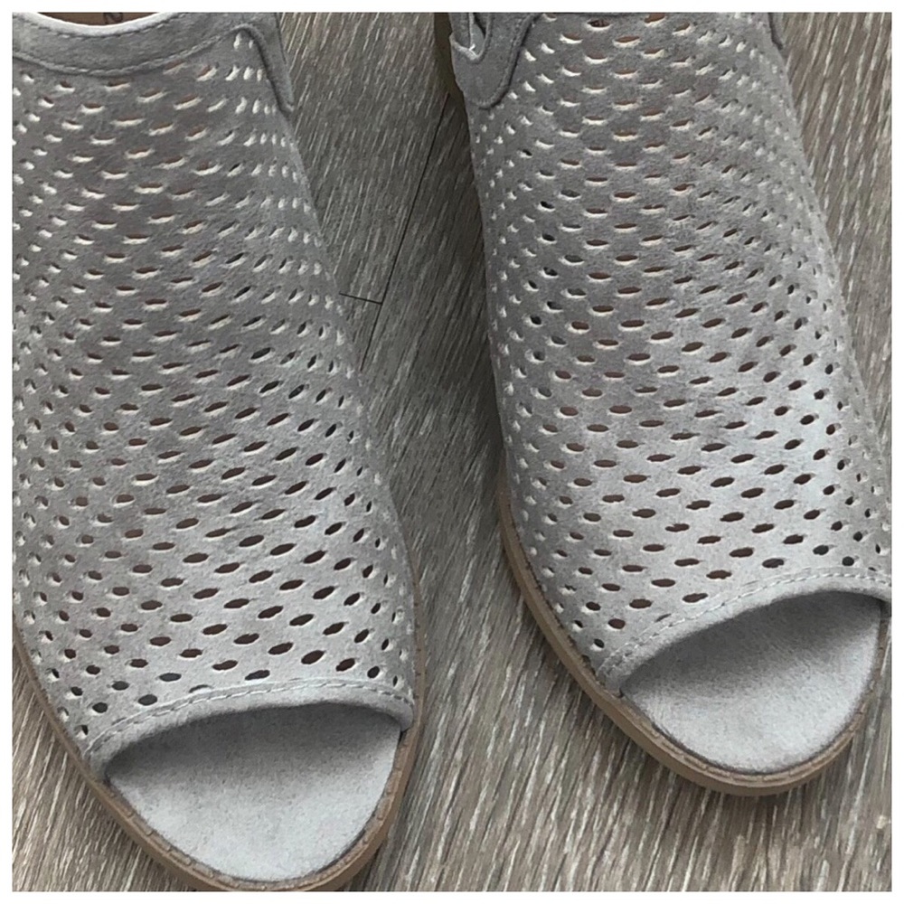 New grey perforated peep-toe bootie - Picture 2 of 4